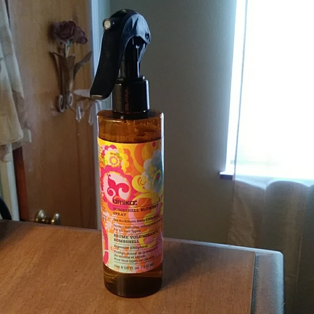 Amika bombshell blowout spray